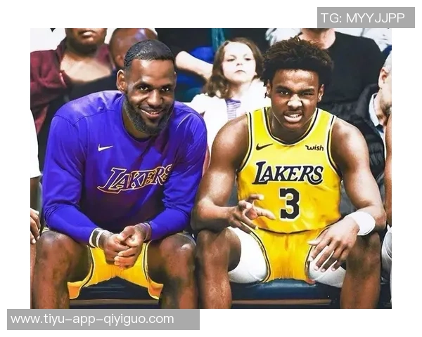 阿里纳斯谈布朗尼母亲与队友约会引发的调侃是否有更深层含义 阿里纳斯谈布朗尼母亲与队友约会引发的调侃是否有更深层含义